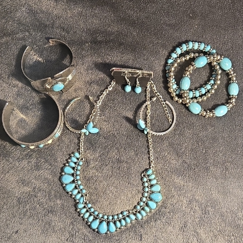 Elegant Silver and Turquoise Jewelry Set